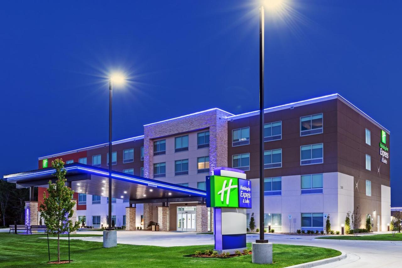 Holiday Inn Express & Suites - Parsons, An Ihg Hotel Exterior foto